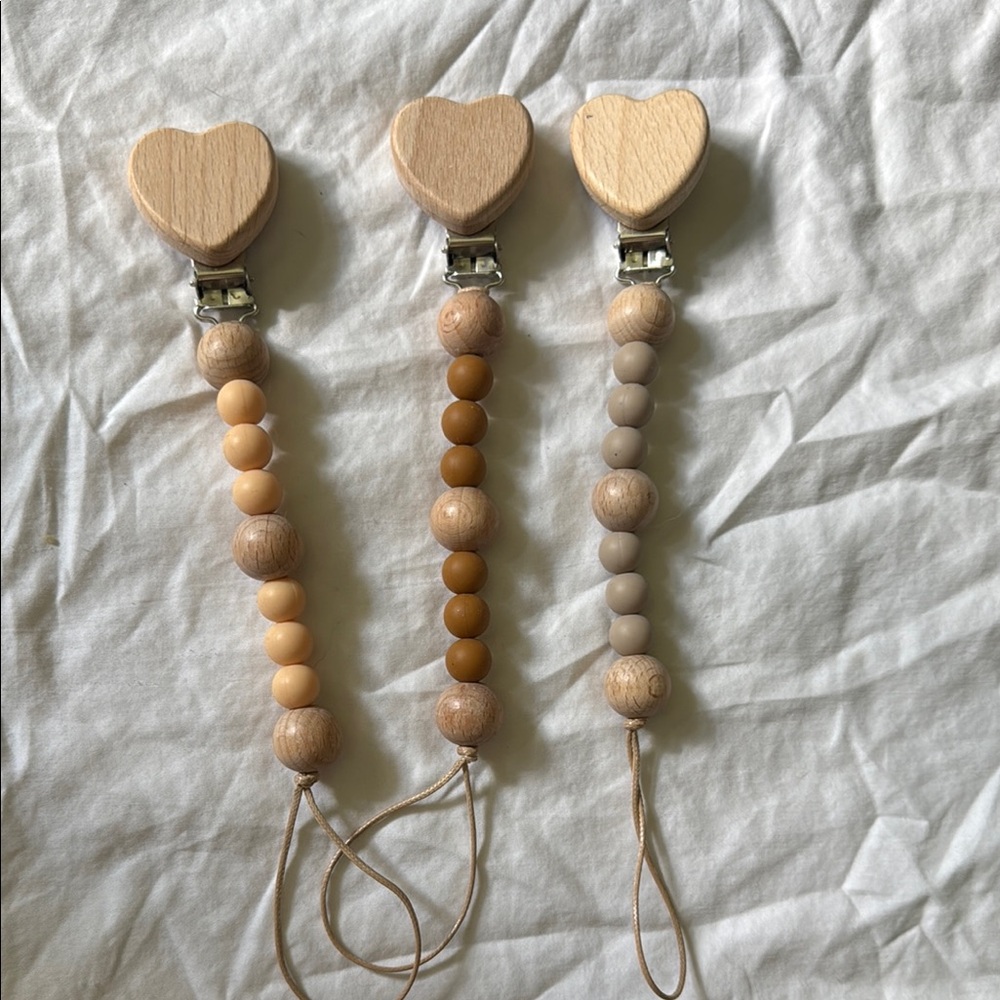 Wooden Heart and silicone beaded Pacifier Clips-set of 3